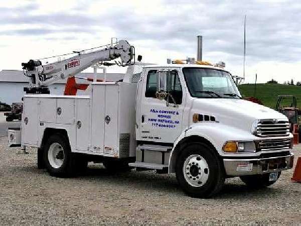 This is my 2007 class 7u Sterling Acterra service truck with a Cummins ISC 330 hp motor, eaton 1